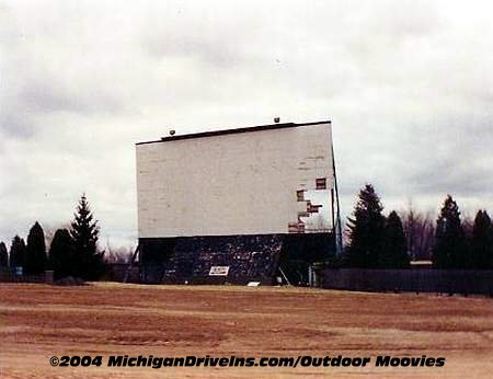 Crest Drive-In Theatre - Crest Screen 1990 Courtesy Darryl Burgess-Outdoor Moovies (newer photo)